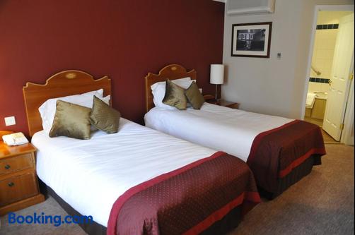Rose And Crown Hotel - London