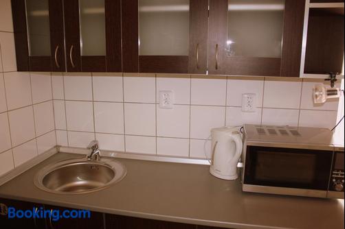 Penzion a Polocafe U Lavky - Chrudim - Küche