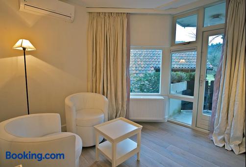 Restaurant Hotel Merlet - Schoorl - Wohnzimmer