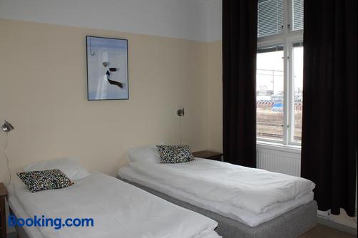 Hotell Lilla Station - Köping - Bett