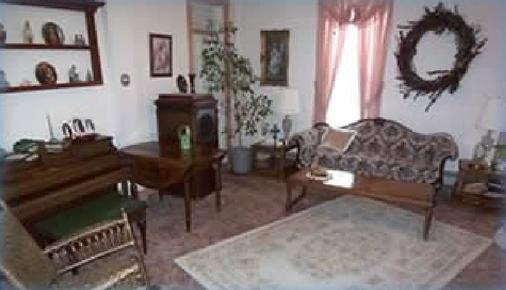 Custer Mansion Bed & Breakfast - Custer - Wohnzimmer