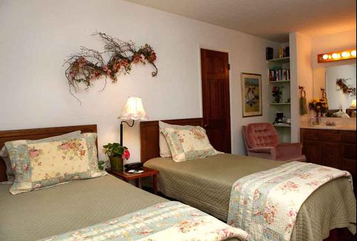 A Beach Bed & Breakfast At The Elsbree House Condo - San Diego - Schlafzimmer