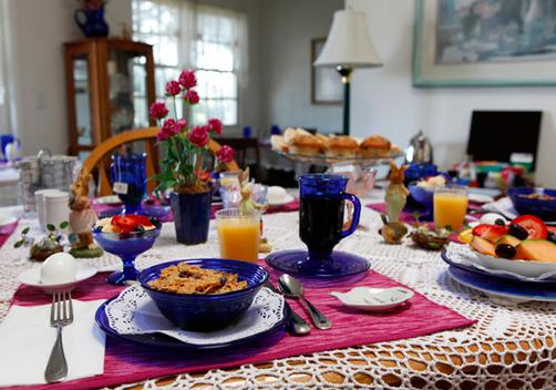 A Beach Bed & Breakfast At The Elsbree House Condo - San Diego - Restaurant