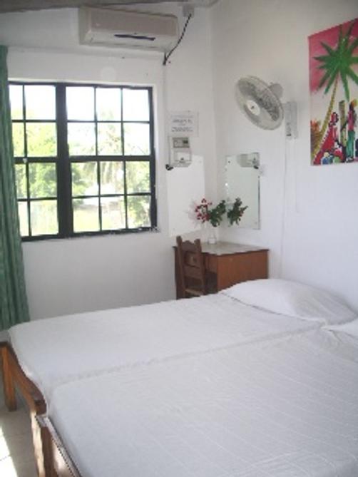 Rio Guest House - St Lawrence Gap - Bett