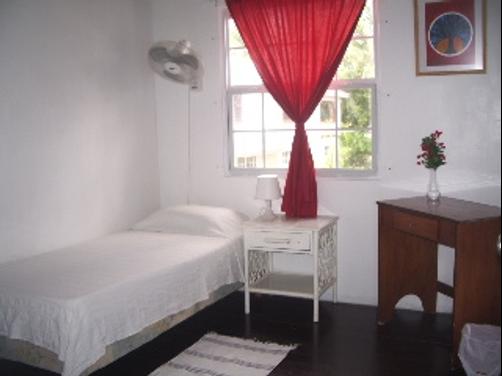 Rio Guest House - St Lawrence Gap - Bett