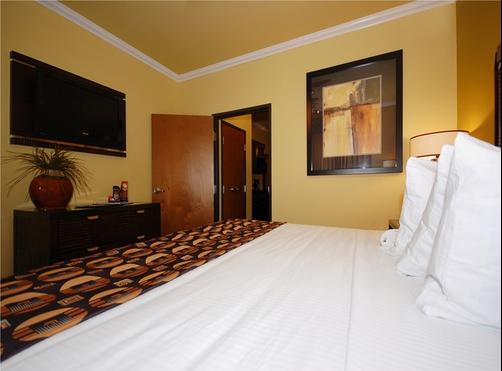 Best Western Plus Christopher Inn & Suites - Forney - Schlafzimmer