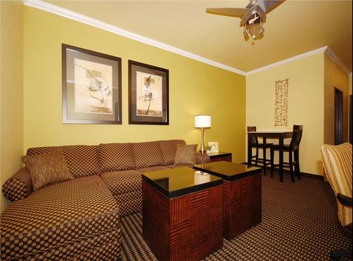 Best Western Plus Christopher Inn & Suites - Forney - Schlafzimmer