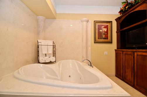 Best Western Plus Monica Royale Inn & Suites - Greenville - Schlafzimmer