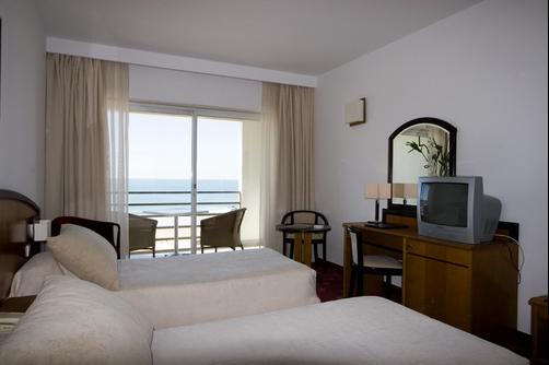 Ever Caparica Beach & Conference Hotel - Costa Caparica - Schlafzimmer