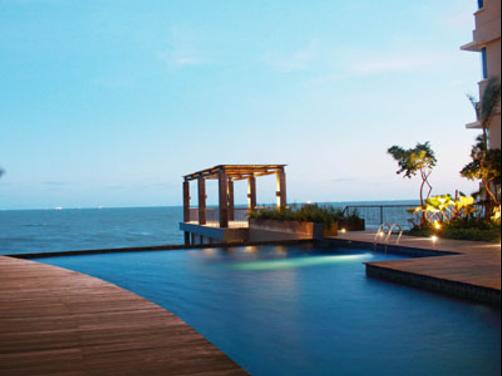 Aston Balikpapan Hotel and Residence - Balikpapan - Pool