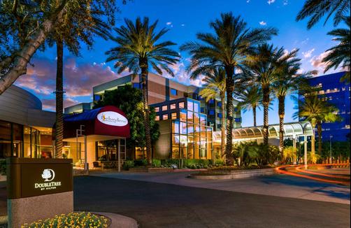 DoubleTree Suites by Hilton Phoenix - Phoenix - Gebäude