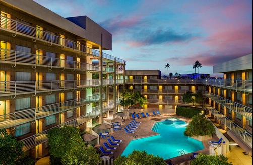 DoubleTree Suites by Hilton Phoenix - Phoenix - Gebäude