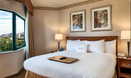 DoubleTree Suites by Hilton Phoenix - Phoenix - Schlafzimmer