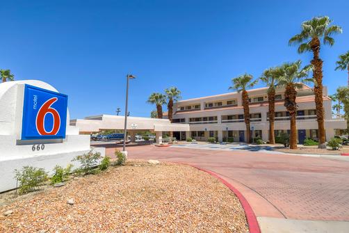 Motel 6 Palm Springs Downtown - Palm Springs - Gebäude