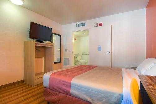 Motel 6 Palm Springs Downtown - Palm Springs - Schlafzimmer