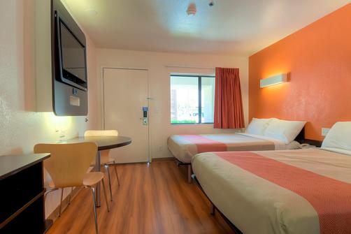 Motel 6 Palm Springs Downtown - Palm Springs - Schlafzimmer