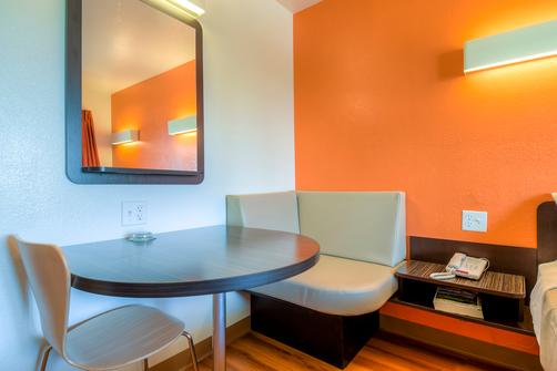 Motel 6 Palm Springs Downtown - Palm Springs - Schlafzimmer