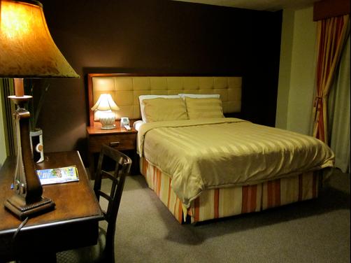 S.J. Suites Hotel - San Juan - Schlafzimmer