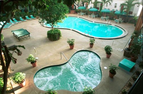 Perry's Ocean Edge Resort - Daytona Beach - Pool