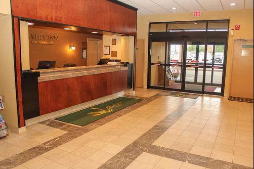 Quality Inn Airport - Buffalo - Gebäude