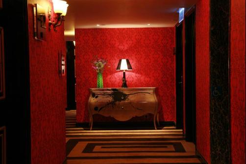 The Luxe Manor - Kowloon - Gang