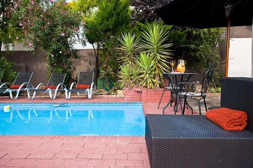Countryview Executive Guest House - Midrand - Pool