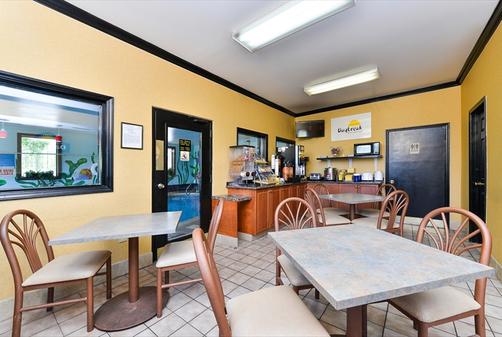 Days Inn Charlotte Northlake - Charlotte - Essen