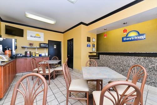 Days Inn Charlotte Northlake - Charlotte - Lobby