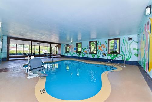 Days Inn Charlotte Northlake - Charlotte - Pool