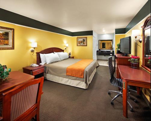 Portola Inn and Suites - Buena Park - Schlafzimmer
