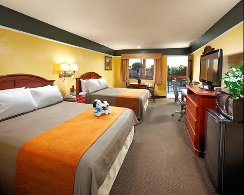 Portola Inn and Suites - Buena Park - Schlafzimmer