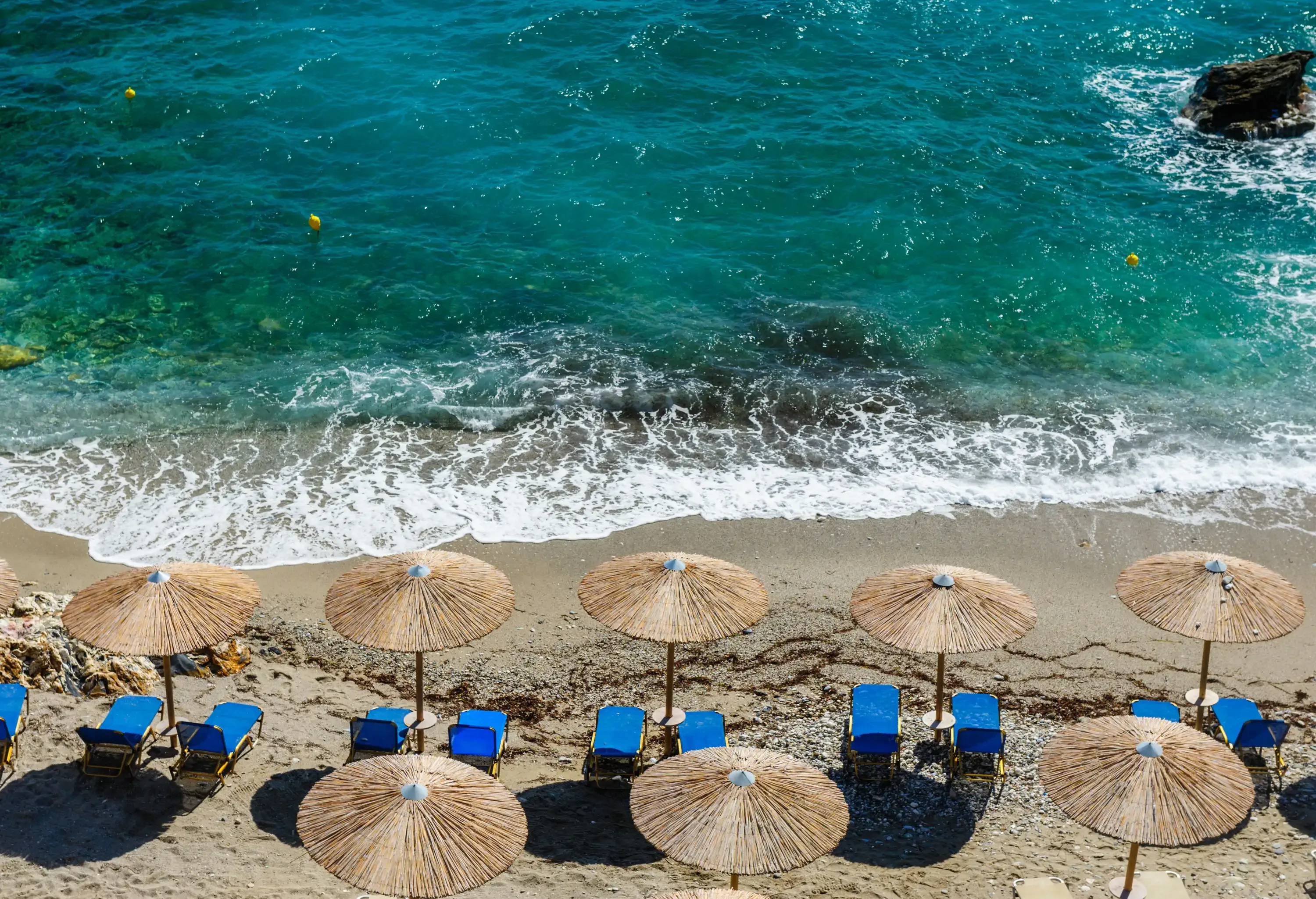 dest_greece_skopelos-island_agios-ioannis-beach_gettyimages-518025756