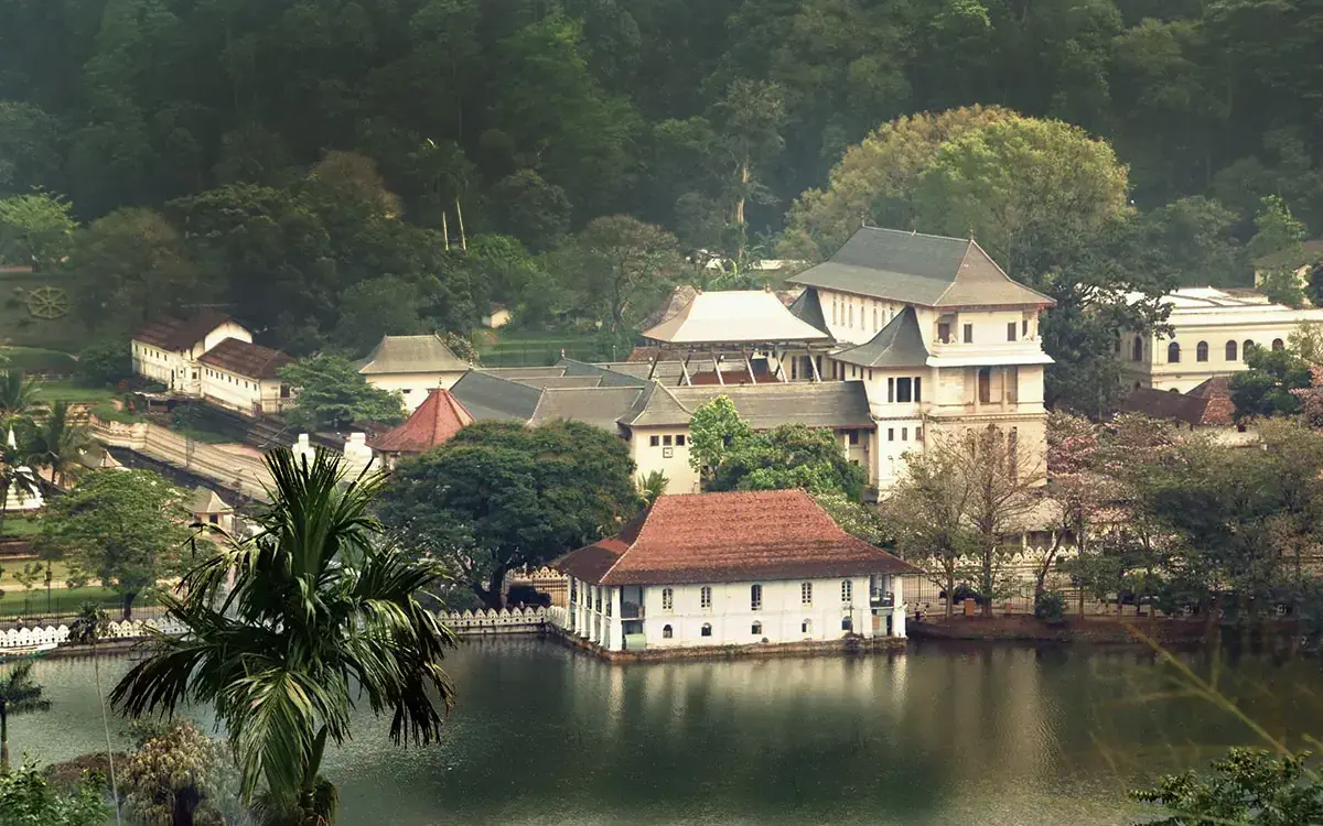 Zahntempel auf Sri Lanka | KAYAK MGZN