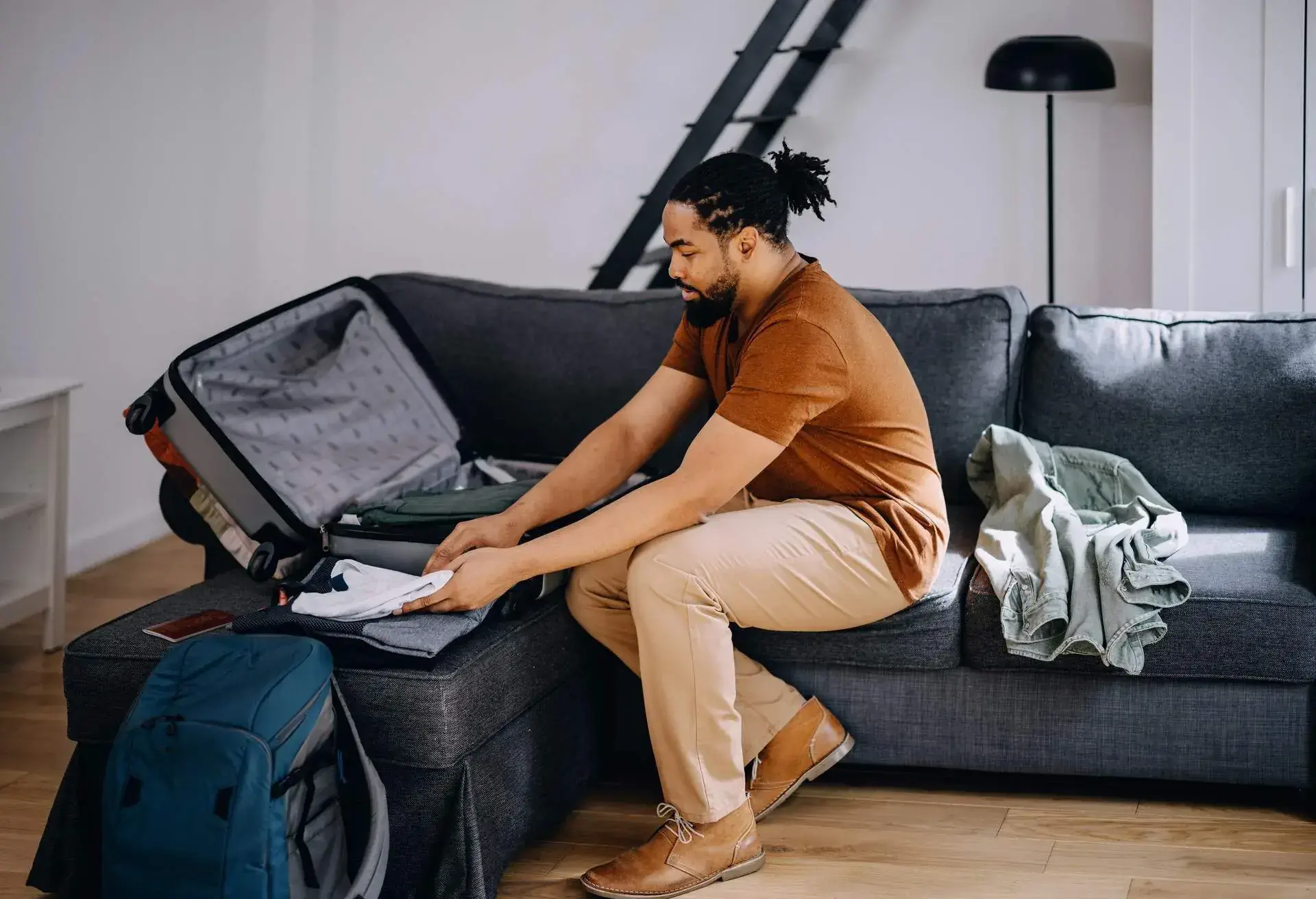 THEME_LUGGAGE_PACKING_PEOPLE_MAN_GettyImages-1388372025