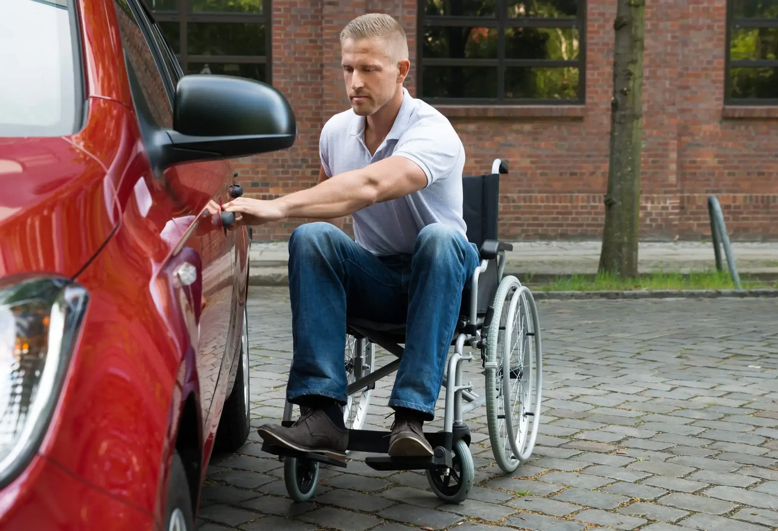 theme_person_car_wheelchair-shutterstock-portfolio_284795894