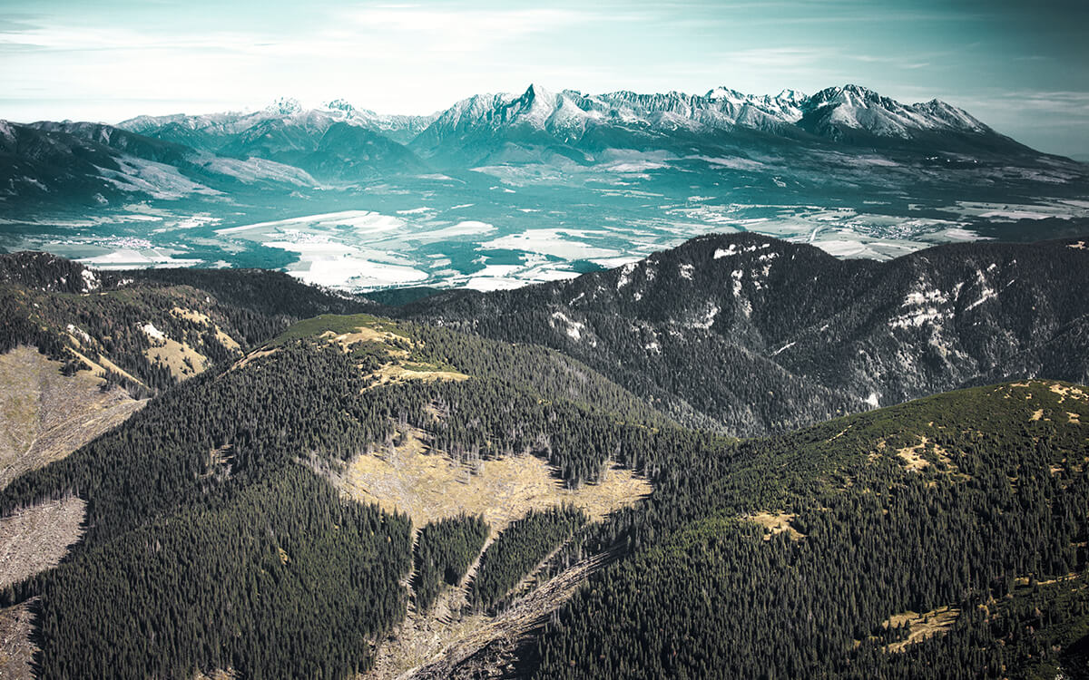 Blick auf Gebirgszüge in der Hohen Tatra