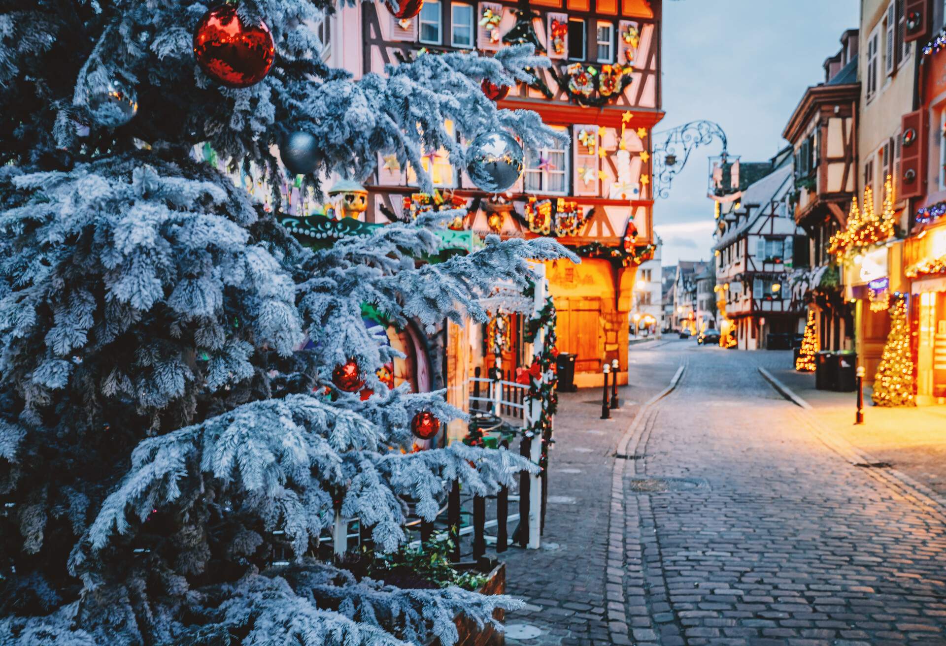 dest_france_alsace_colmar_christmas_gettyimages-1047267964_universal_within-usage-period_93229
