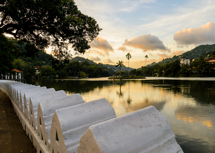 Dominik Frings/shutterstock.com | Kandy Lake
