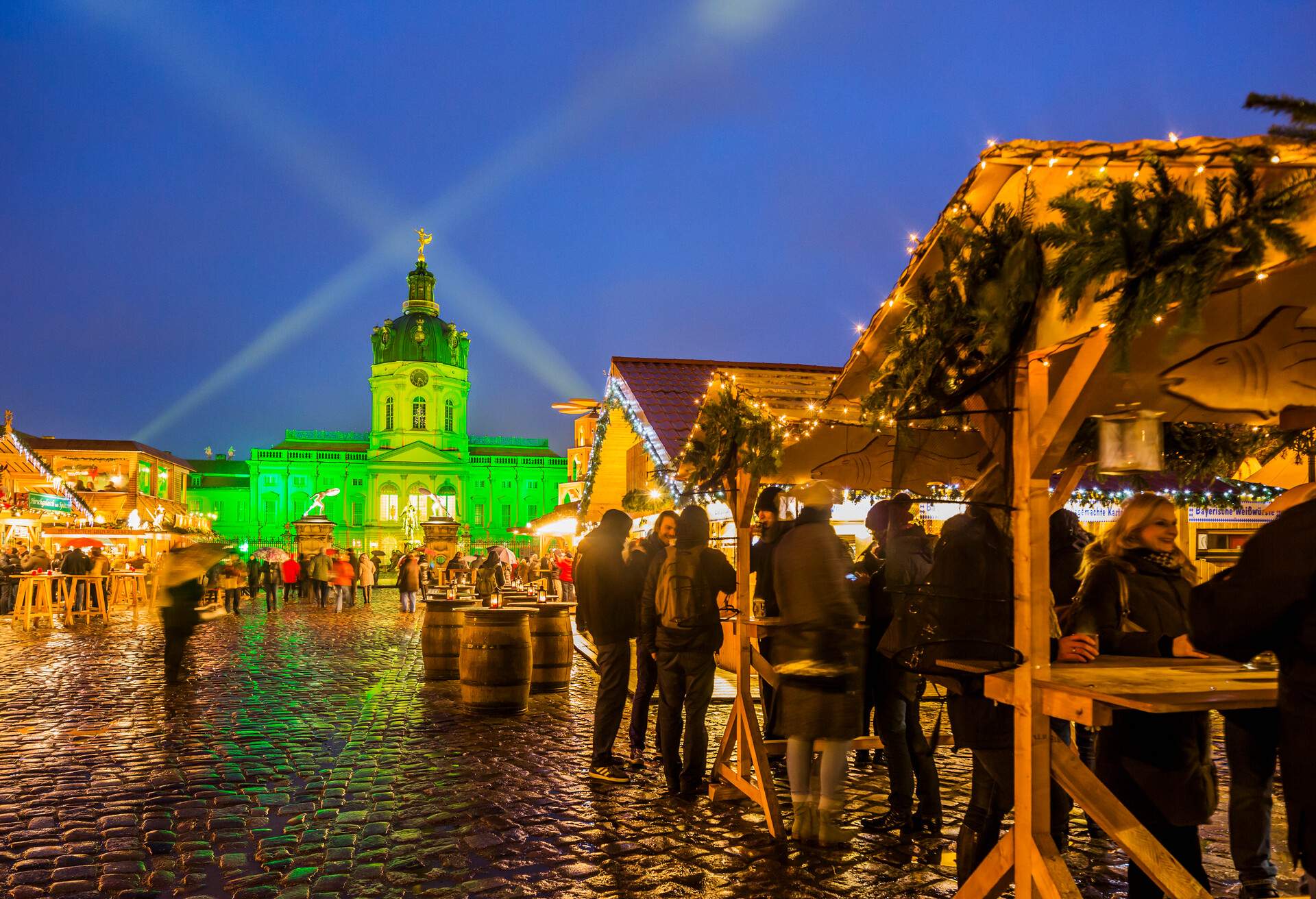 Germany, Berlin. Christmas market at Schloss Charlottenburg, on the background the Alte Schloss (Old Castle).