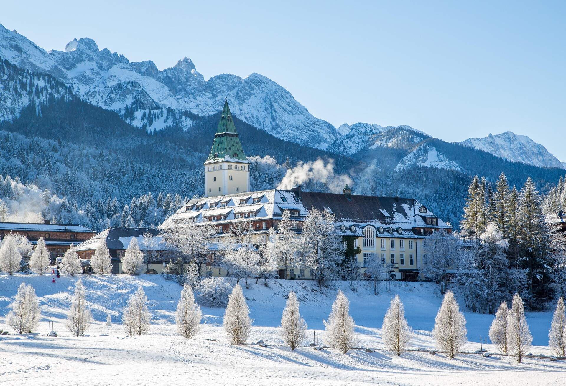 DEST_GERMANY_ELMAU_VALLEY_SCHLOSS-ELMAU_WINTER_GettyImages-1268650586