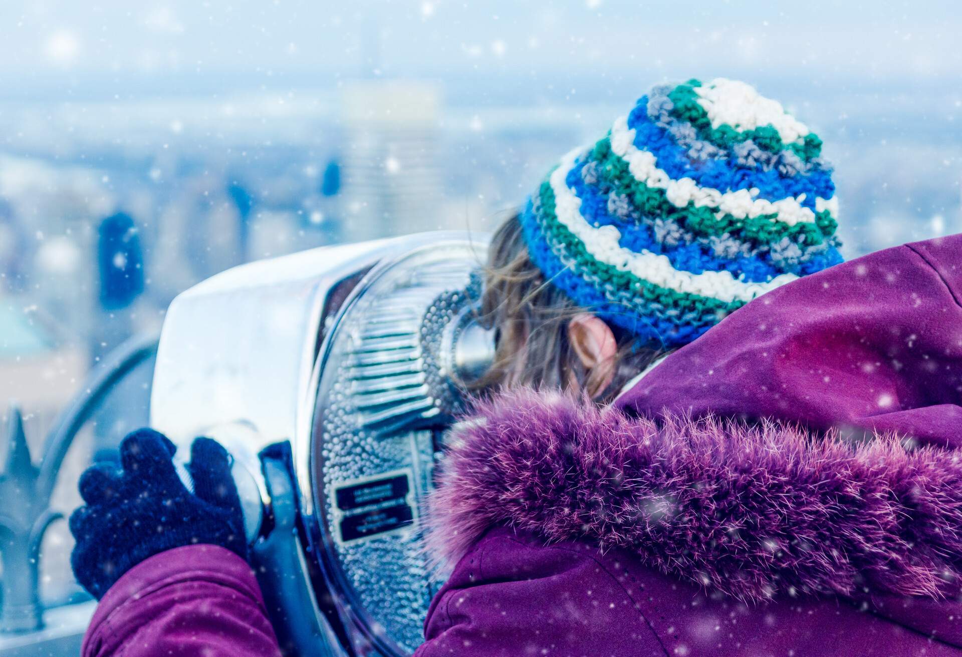 dest_usa_america_new_york_people_woman_winter_gettyimages-554462261_universal_within-usage-period_92414