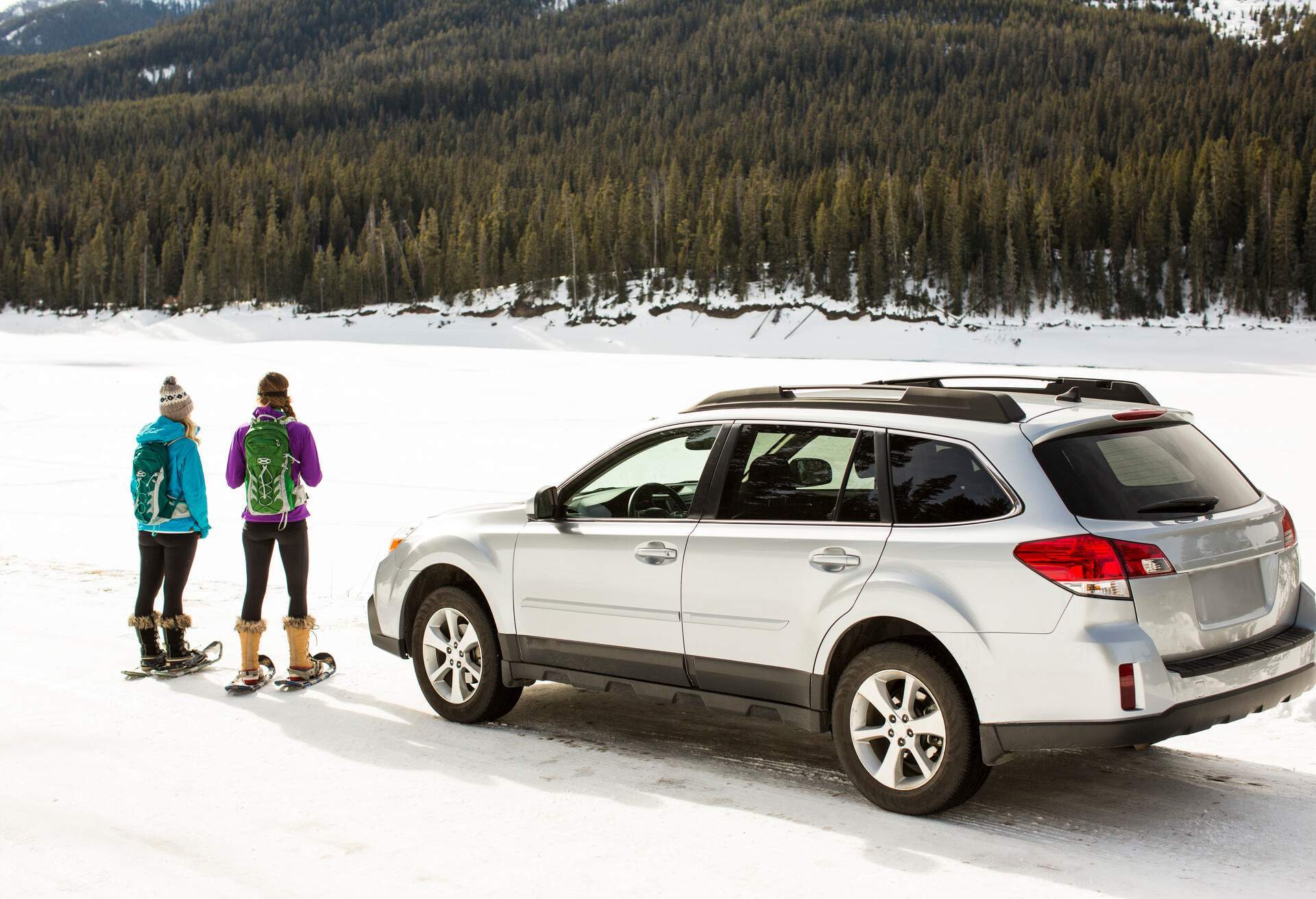 theme_car_vehicle_large_full-size_people_snow_winter-gettyimages-485478695