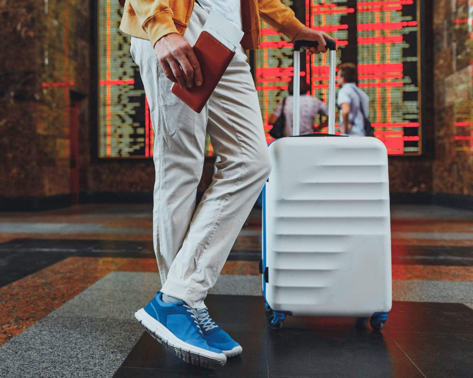 Ab wann darf man alleine in ein Hotel? Tipps 2025 | KAYAK