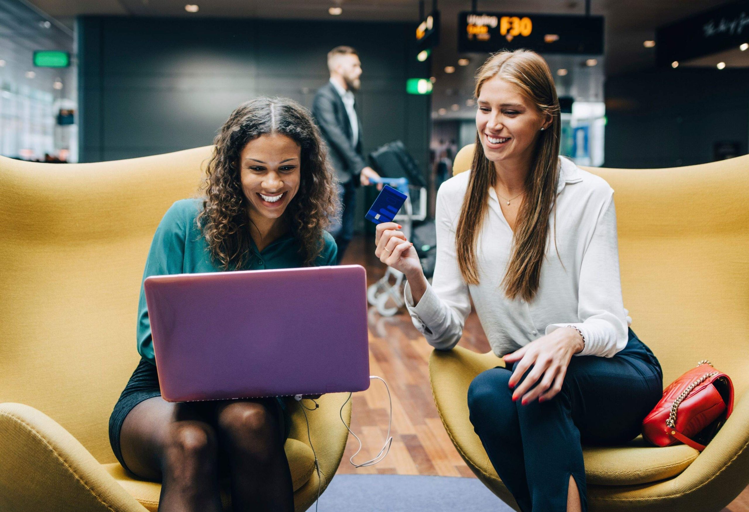 theme_airport_lounge_friends_colleagues_device_card_gettyimages-1136194888