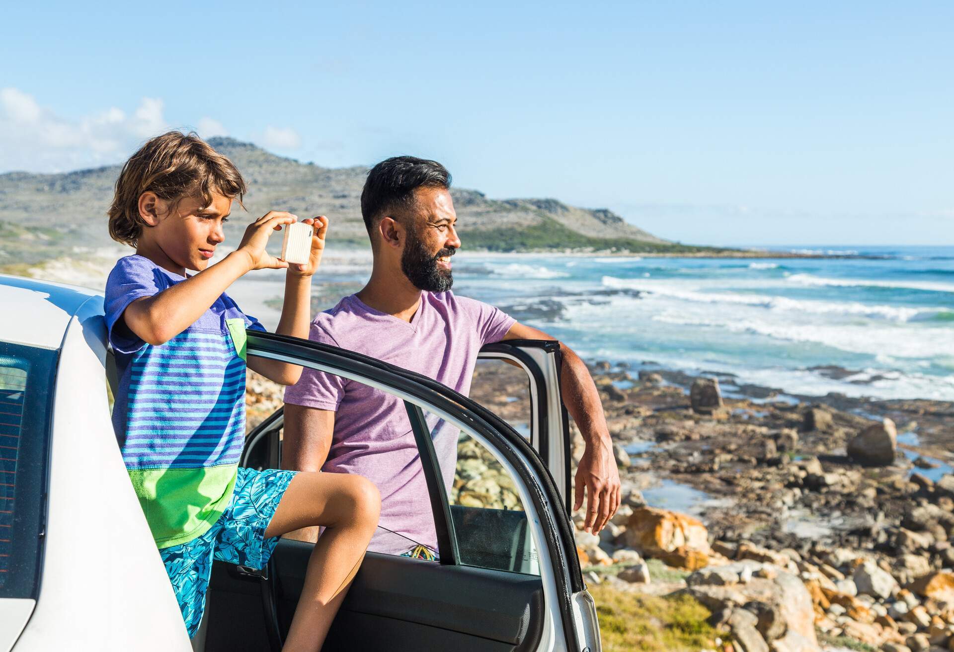 theme_family_car_beach_child_gettyimages-1127285596_universal_within-usage-period_83076