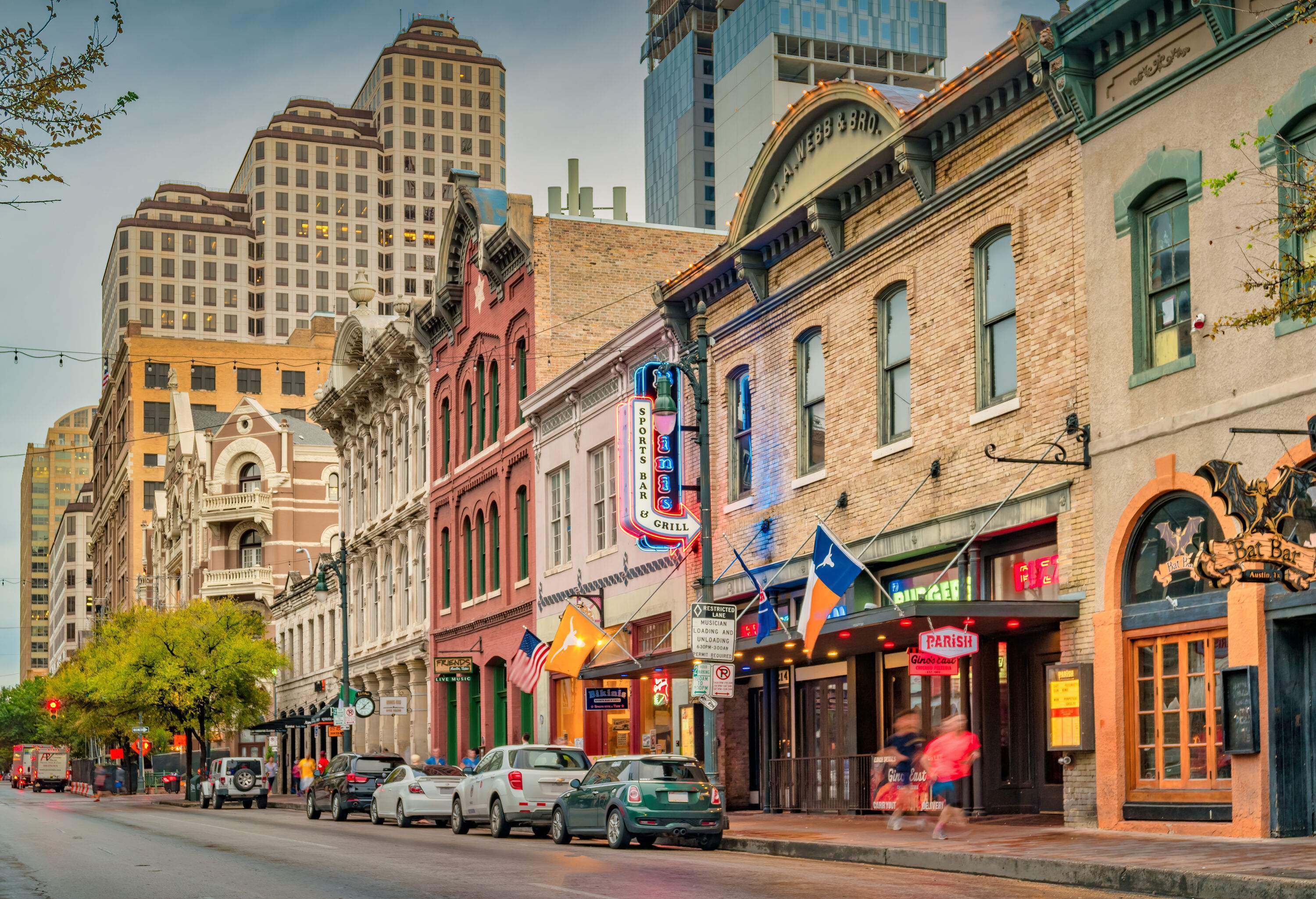 Sixth Street music and entertainment district in downtown Austin, Texas, USA