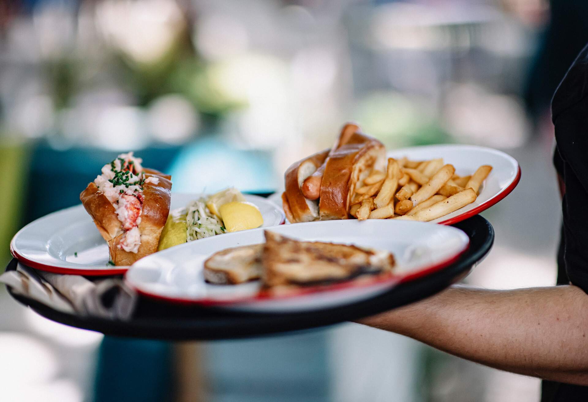 THEME_FOOD_CANADIAN_LOBSTER_ROLL_HOT_DOG_GettyImages-1412042103-3.jpg