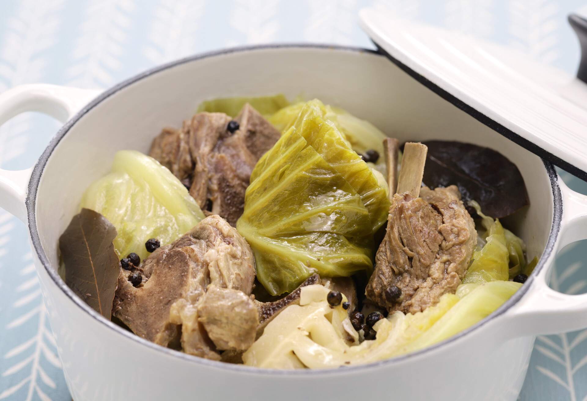 theme_food_norwegian_farikal_lamb_cabbage_stew_national_dish_gettyimages-1411479546