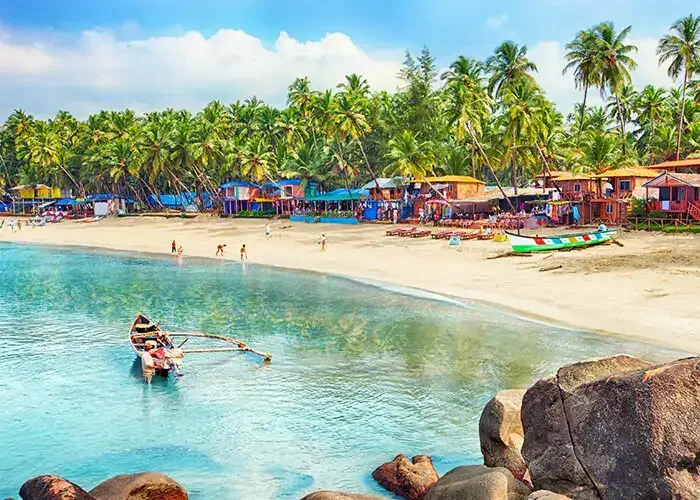 Lena Serditova/Shutterstock.com
 | Strandleben in Goa