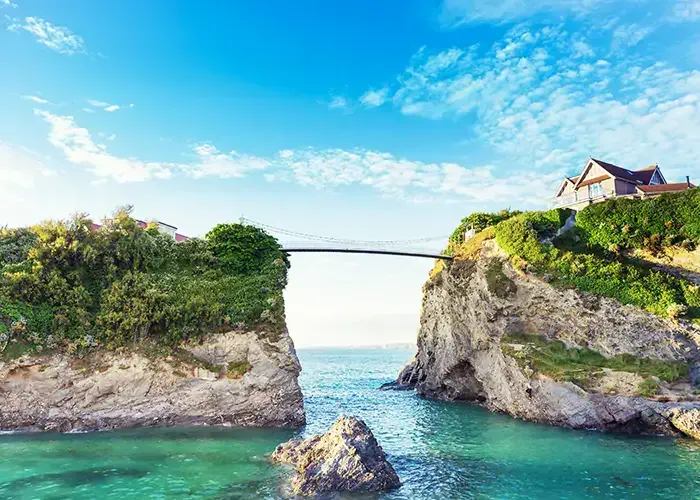 Anna Moskvina / Shutterstock.com | Atlantikküste bei Newquay (Cornwall)